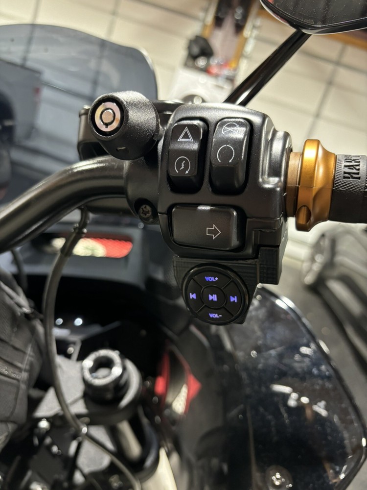 🇺🇸 HALREY DAVIDSON LOW RIDER S/ST CUSTOM BLUETOOTH MOUNT AND CONTROLLER 🇺🇸