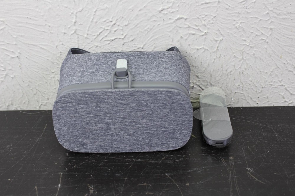 Google Daydream View VR Headset Grey Slate Smartphone Virtual Reality Controller