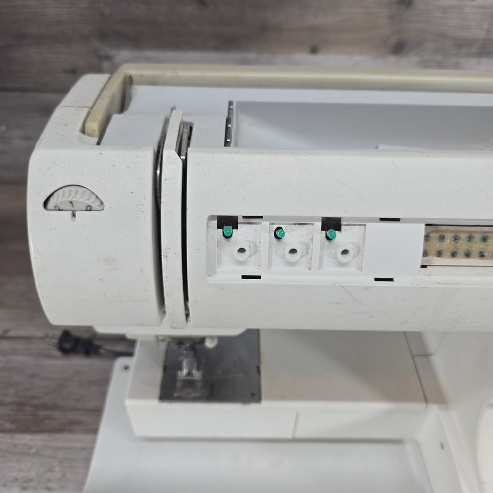 PFAFF tiptronic 6230 Sewing Machine W/foot Pedal READ