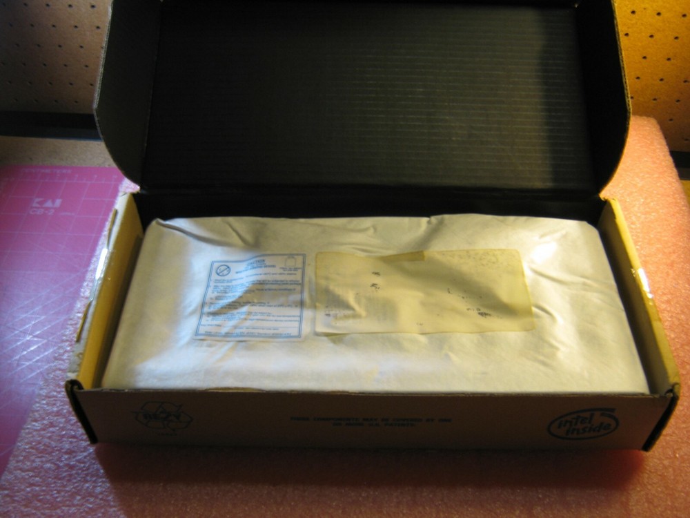 Intel NG82357 SZ581 Peripheral Controller NOS