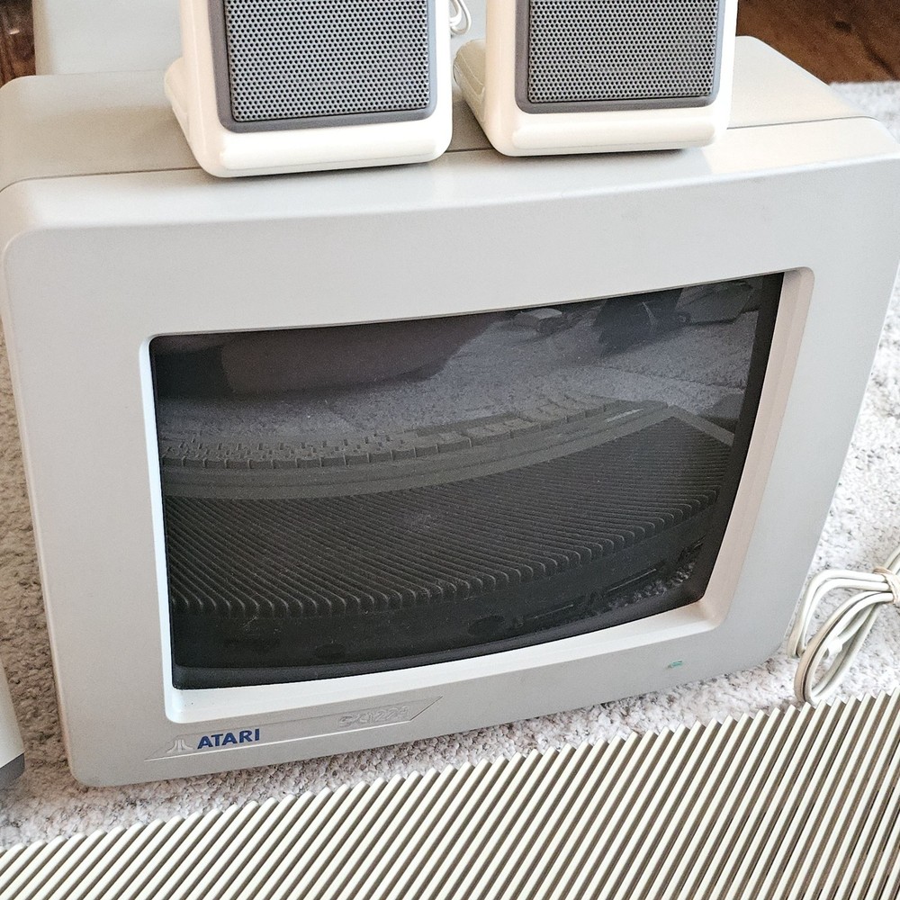 Atari 1040ST Computer Bundle w/ SC1224 Monitor