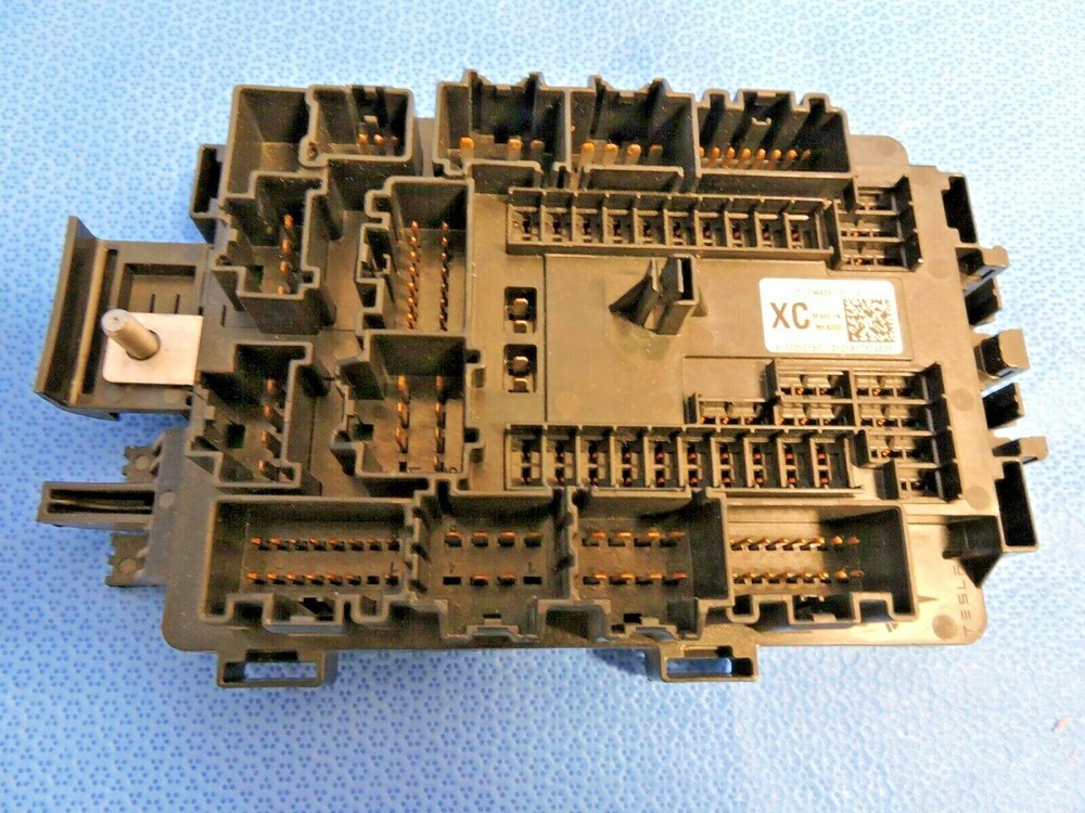 2012-2018 Tesla Model S Dash Relay Junction Fuse Box Control Unit 1034409-01-C