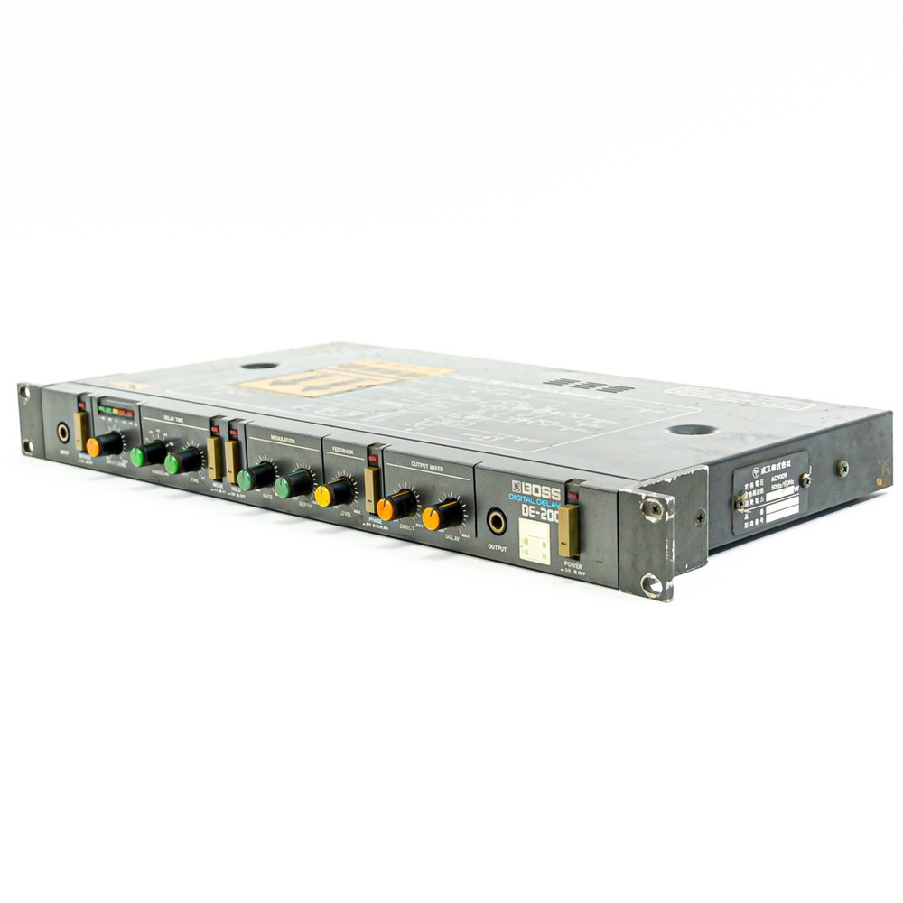 Boss DE-200 – Vintage Rackmount Digital Delay with Awesome Delay Hold Function
