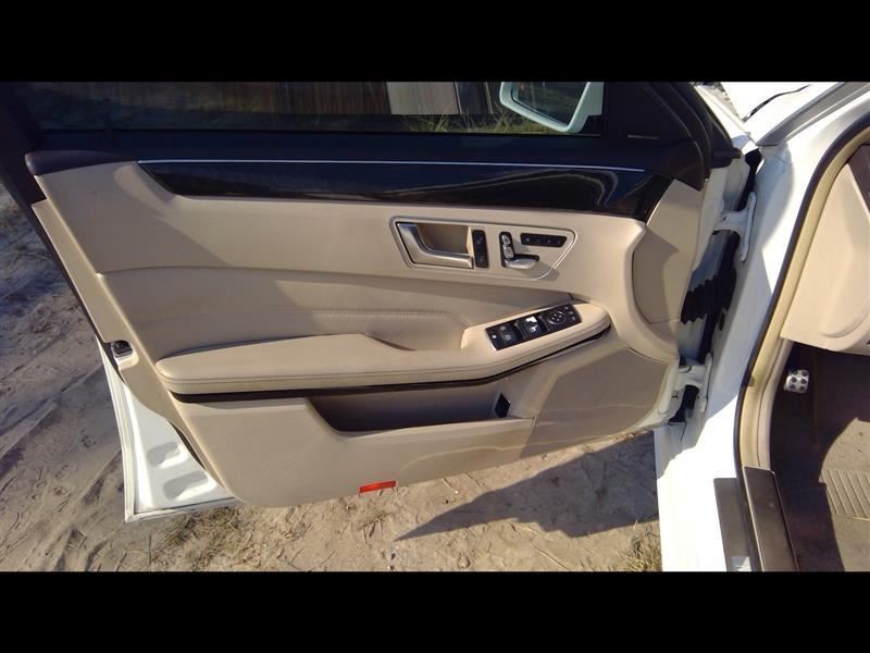 E350 2015 High Mounted Stop Light 1083364