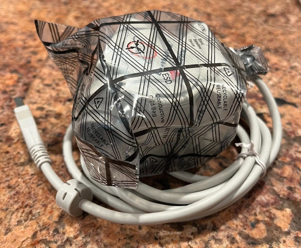 Alaris Earthlink weeCam USB web camera with box/instructions - NEW never used