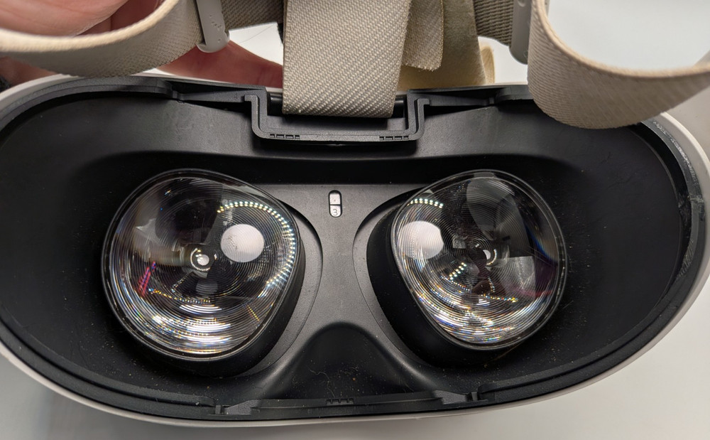 Meta Oculus Quest 2 128GB-VR Headset Headset ONLY No Controllers w/Case Pls Read