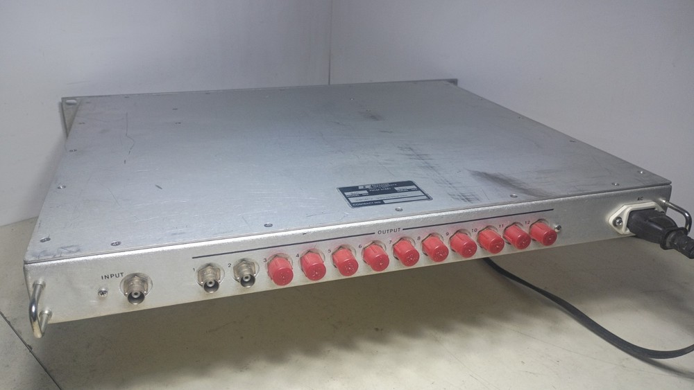Working Reaction Instruments Model 724 RF Timing Distributor 1 In / 12 Out