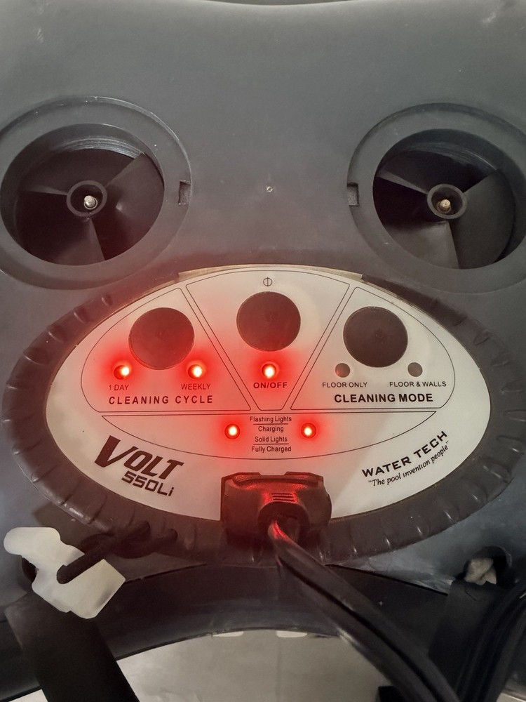 Water Tech Volt 550Li Cordless Robotic Pool Cleaner | Lithium | Tested & Working