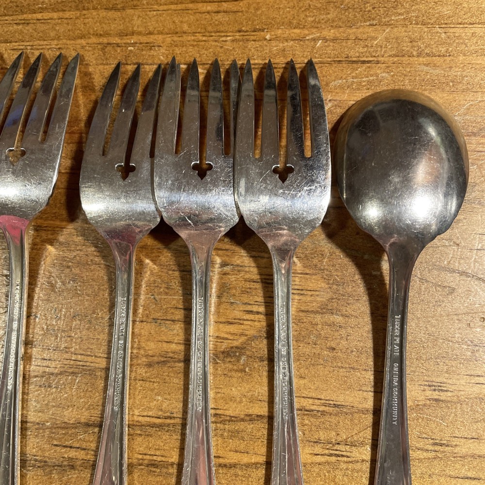 7 PC Oneida Comm. SP 1935 Madelon Pattern 1 Dinner Fork, 4 Dessert Forks