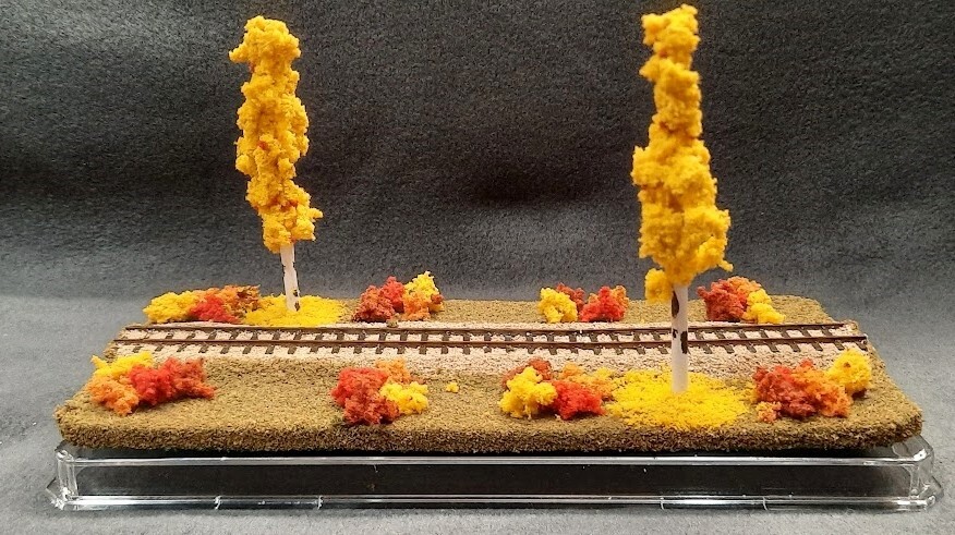 HOn3 SCALE 9" SINGLE TRACK DISPLAY CASE - FALL FOILAGE SCENE- FOR ANY HOn3