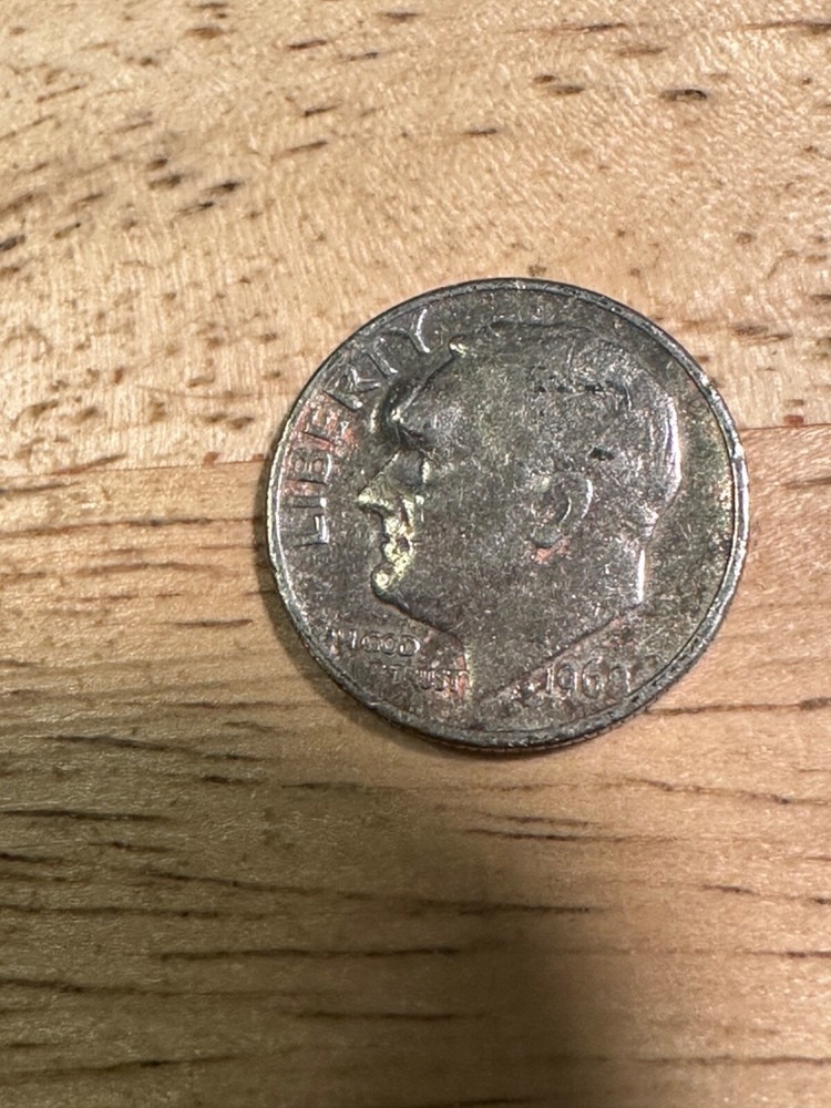 1968 No Mint Mark & Bump on Forehead Error Roosevelt dime