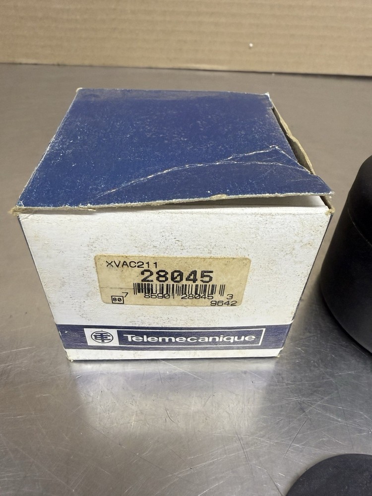 Telemecanique XVAC211 Stack Light Base Component 28045 New Old Stock