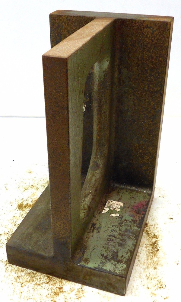 UNKNOWN BRAND PRECISION GROUND UNIVERSAL RIGHT ANGLE IRON, 7" X 10" X 5 1/2"