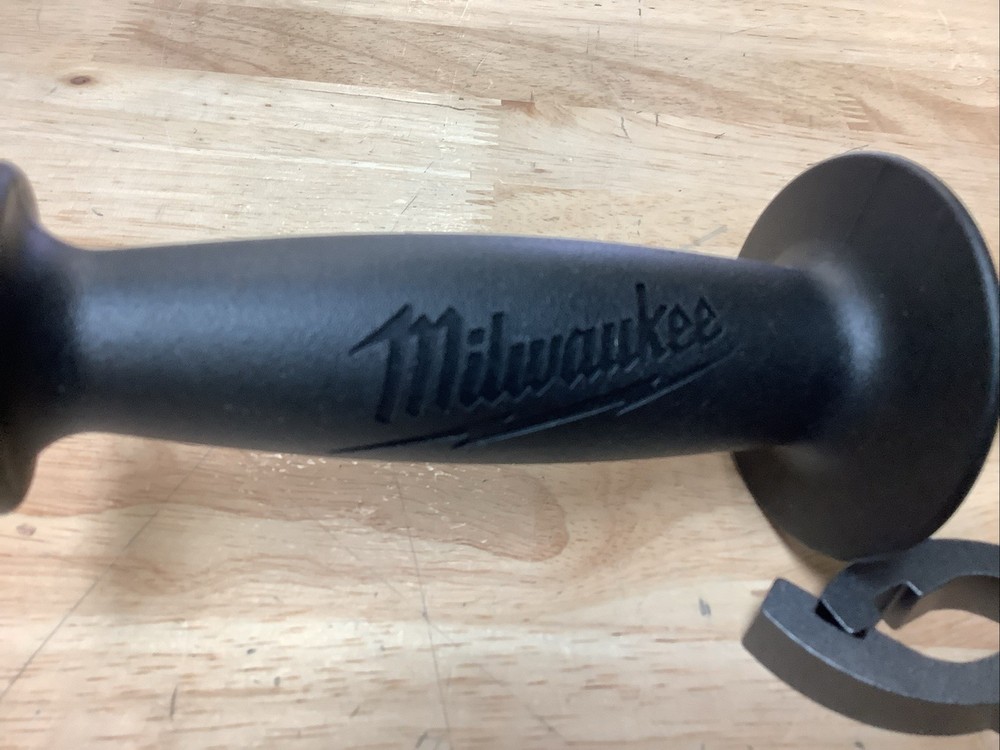Milwaukee 516067 Adjustable Handle For Hammer Drill Driver