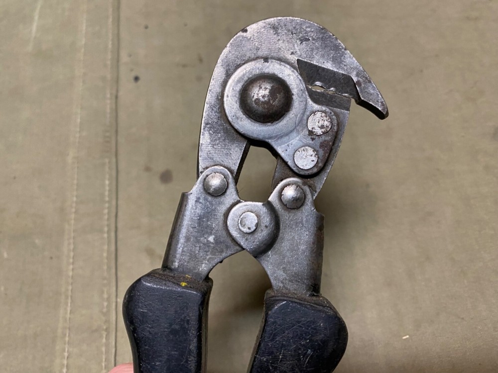 ORIGINAL WWII US ARMY M1938 WIRE CUTTERS-DATED 1945