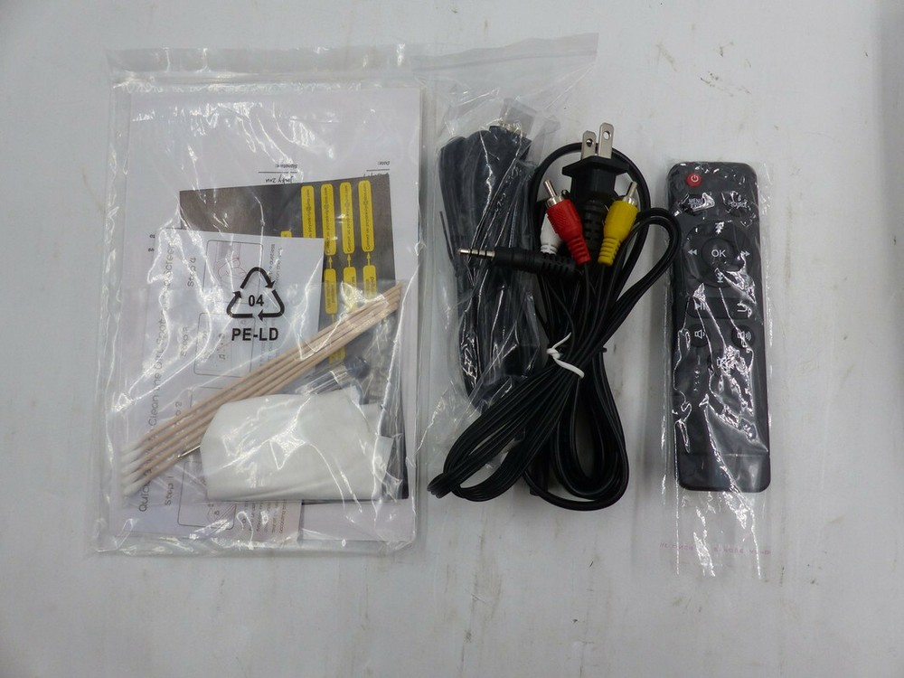 POYANK TP-01 MINI PROJECTOR