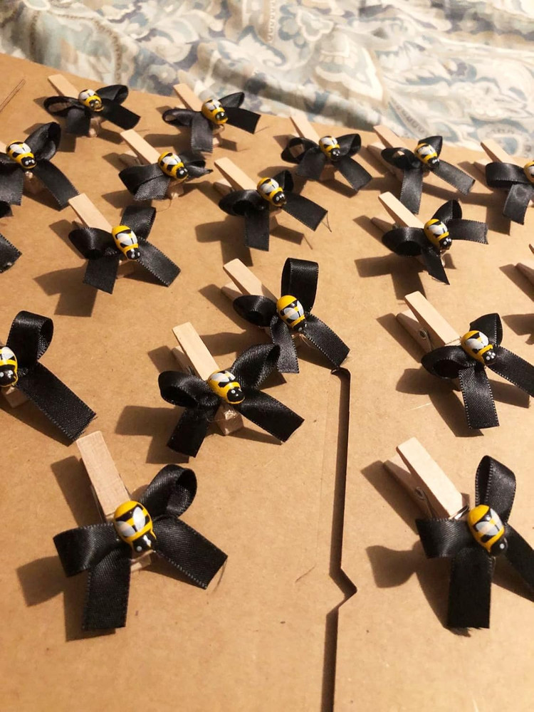 100PCS Flatback Self Adhesive Tiny Wooden Bee Embellishments for Bee Theme Brida
