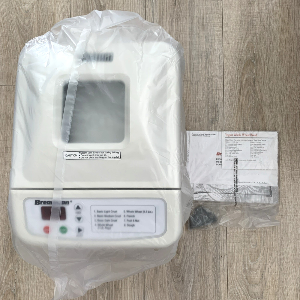 Breadman TR-440 Automatic Bread Machine Maker 1.5 Lb Loaf New