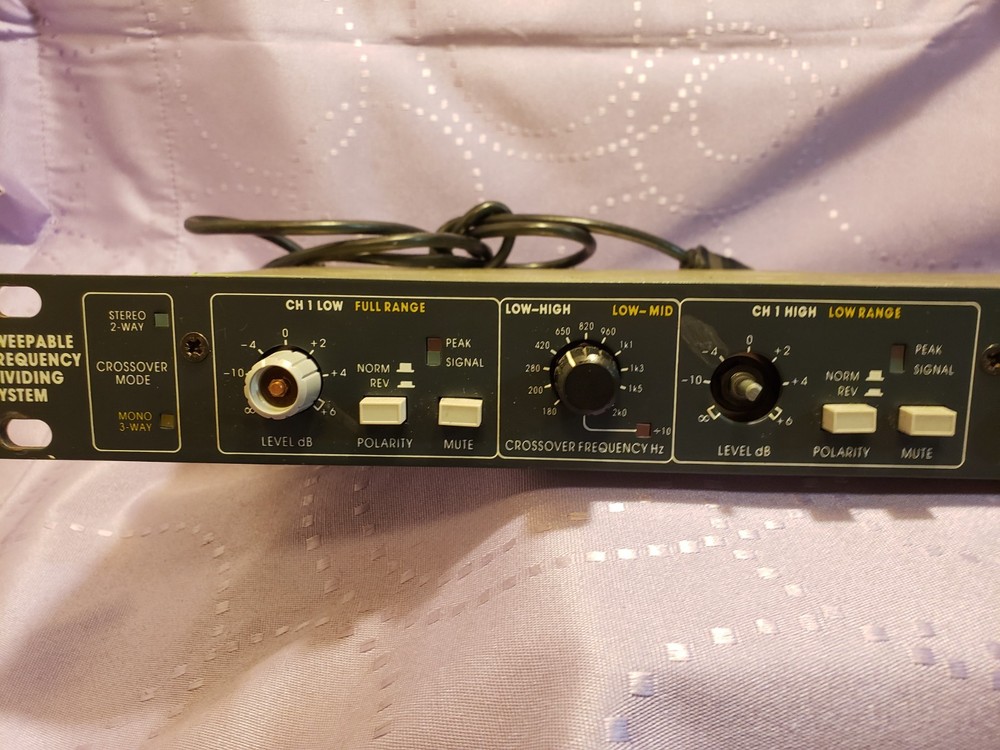 BSS Sweepable Frequency Dividing System - Stereo/Mono Crossover