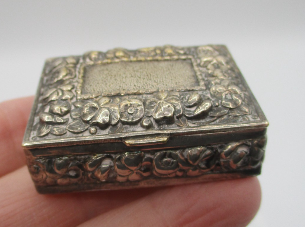 STERLING SILVER TRINKET BOX WITH REPOUSSE FLOWERS ~ HINGED