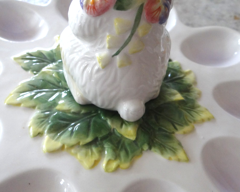 EUC THE BUNNY COLLECTION by CornerRUBY CERAMIC EASTER RABBIT DEVILED EGG DISH