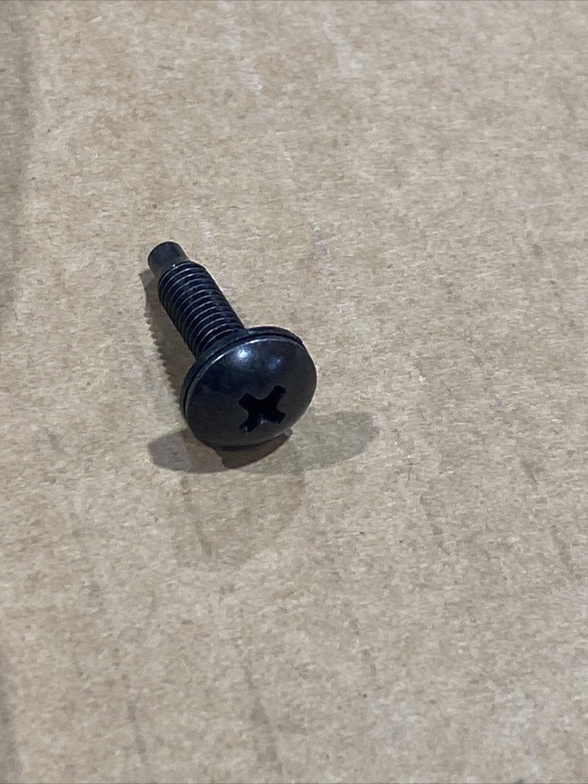 10-32 Rack Screws - 100 Pack RoHS Compliant New