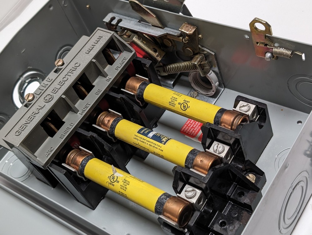 GENERAL ELECTRIC TH3361 Model 10 Safety Switch (USED).