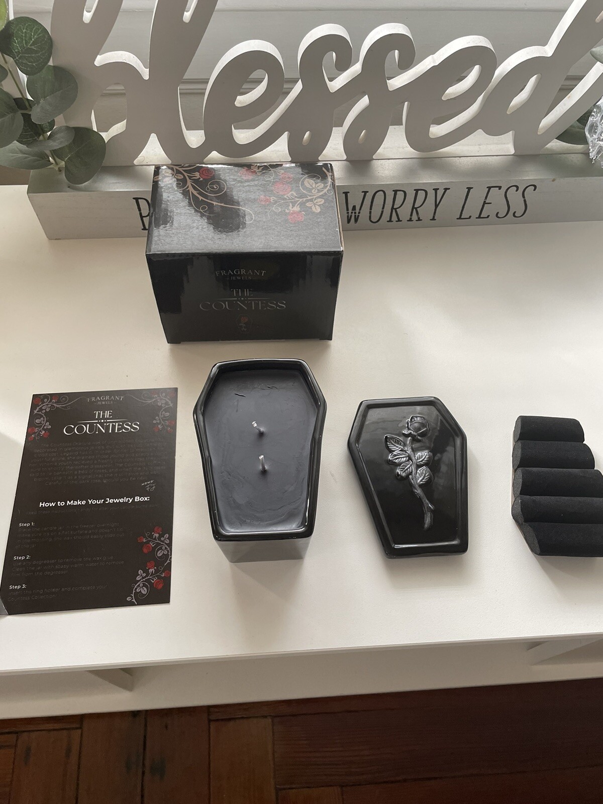 Fragrant Jewels The Countess  ring holder coffin shaped jewelry box NO R G3D