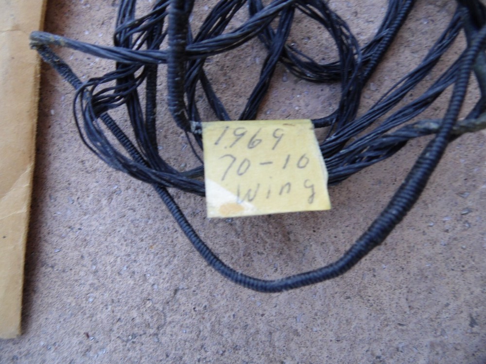 Wing Archery, 1969 string in original package. Unused.
