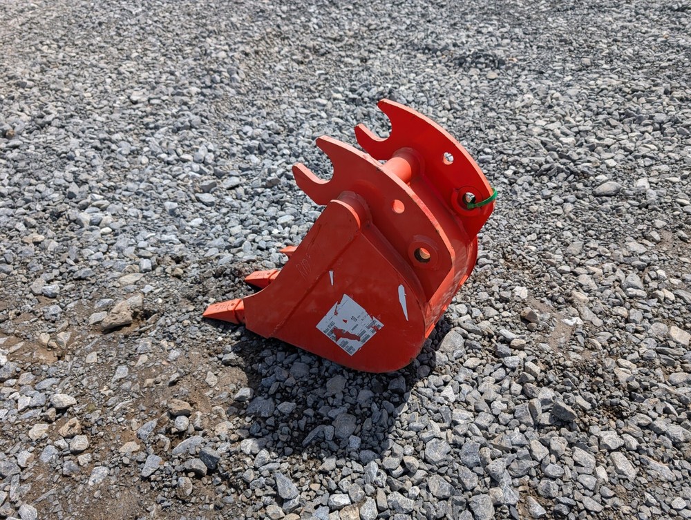 16" Kubota BT4553 Bucket