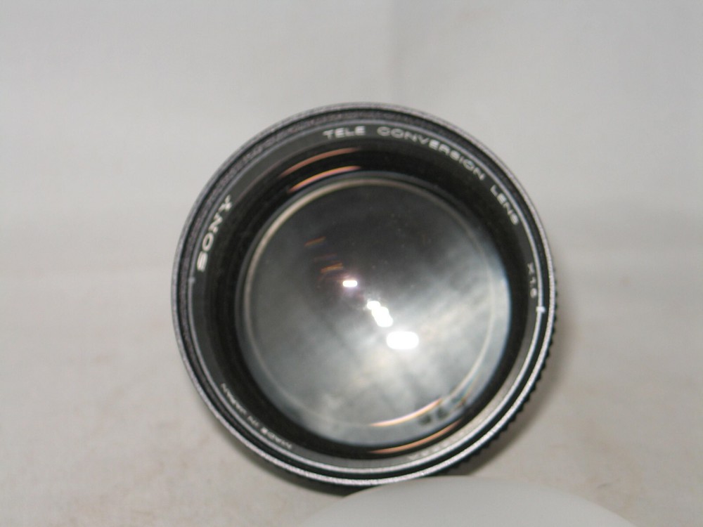 Sony 1.6 tele conversion lens with case