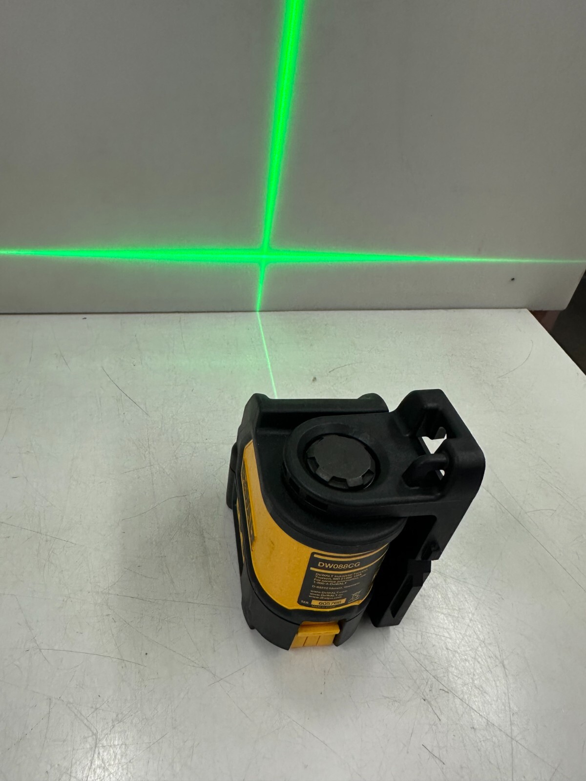 Dewalt Green Self-Leveling Cross Line Laser Level DW088CG