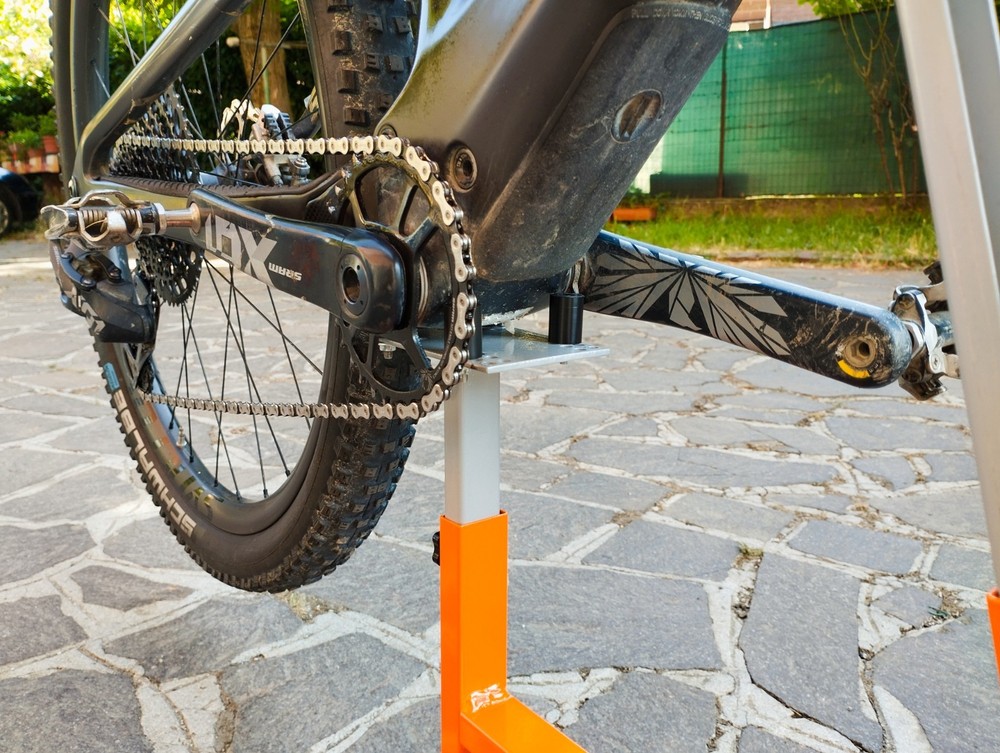 Universal Adjustable Extendable Bike Central Maintenance Stand
