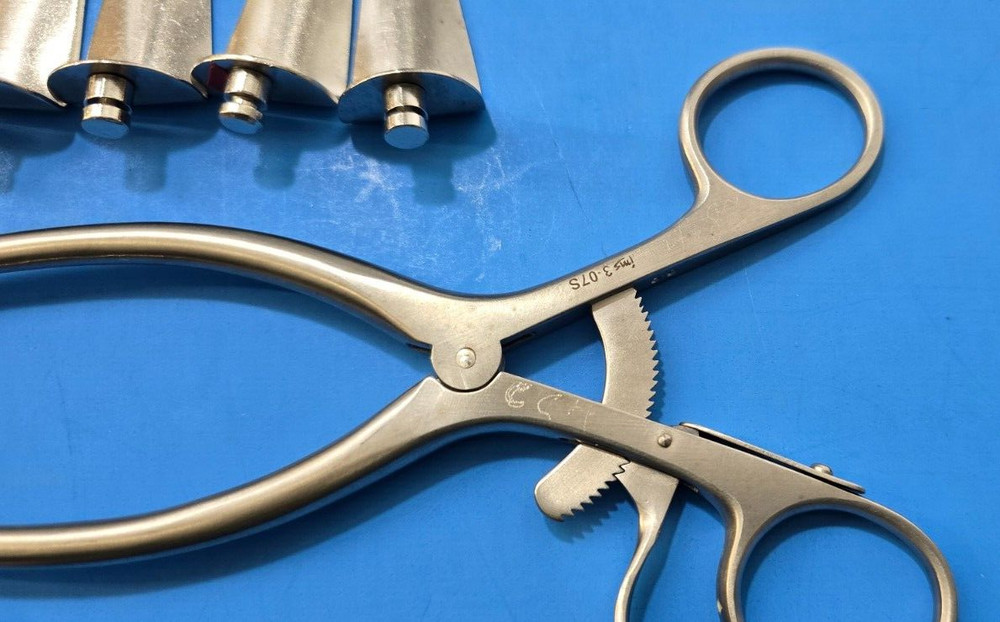 Codman Surgical Cloward Retractor 9" with 8 Blade Attachments
