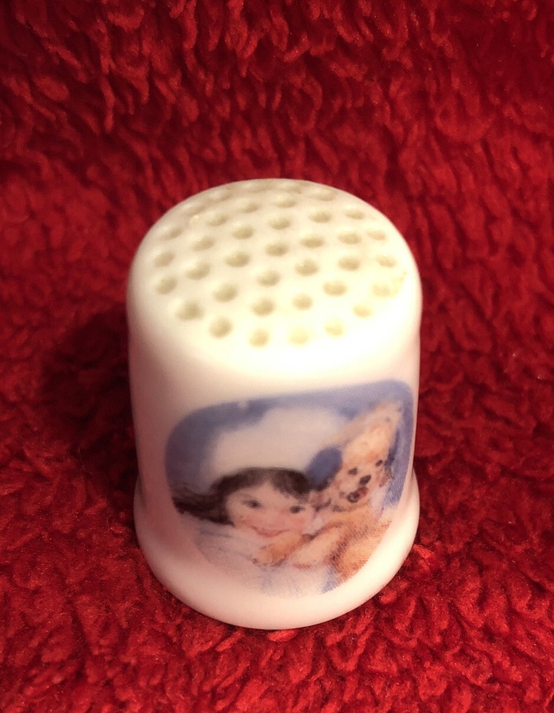 Frances Hook Porcelain Thimble . .  WINTER WRAPPINGS 1983