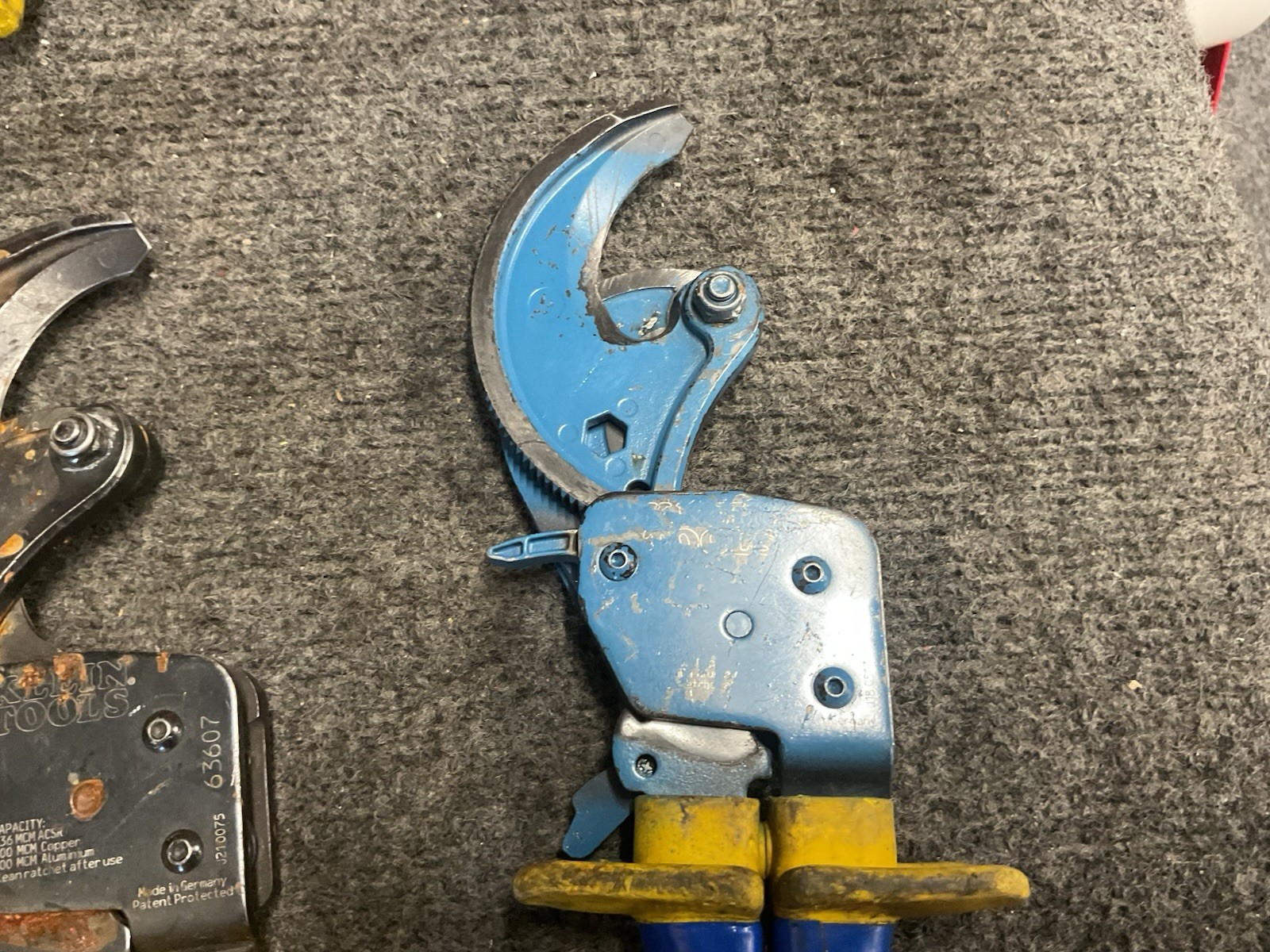 Lot of 3 Klein Tools Ratcheting Cable Cutters 63607 Moving Blade Klein