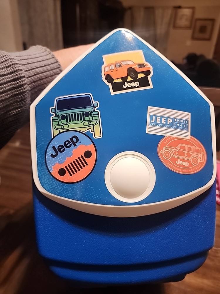 Igloo Playmate Elite Ice Chest Cooler, Jeep Retro Theme