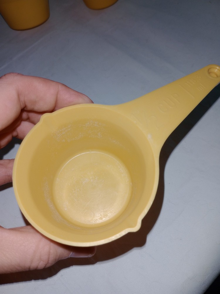 Vintage Foley Yellow 5-Piece Measuring Cups Set Made In U.S.A. Stackable