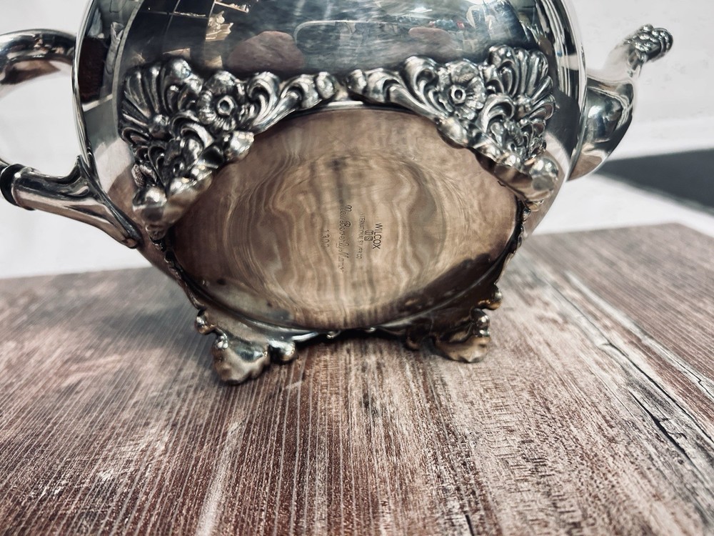 VTG Wilcox New Beverly Manor Silver Plate Teapot #1302 Polished Hinged Lid Fancy