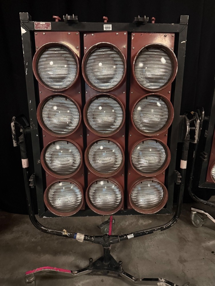 Mole Richardson 12 light maxi brute