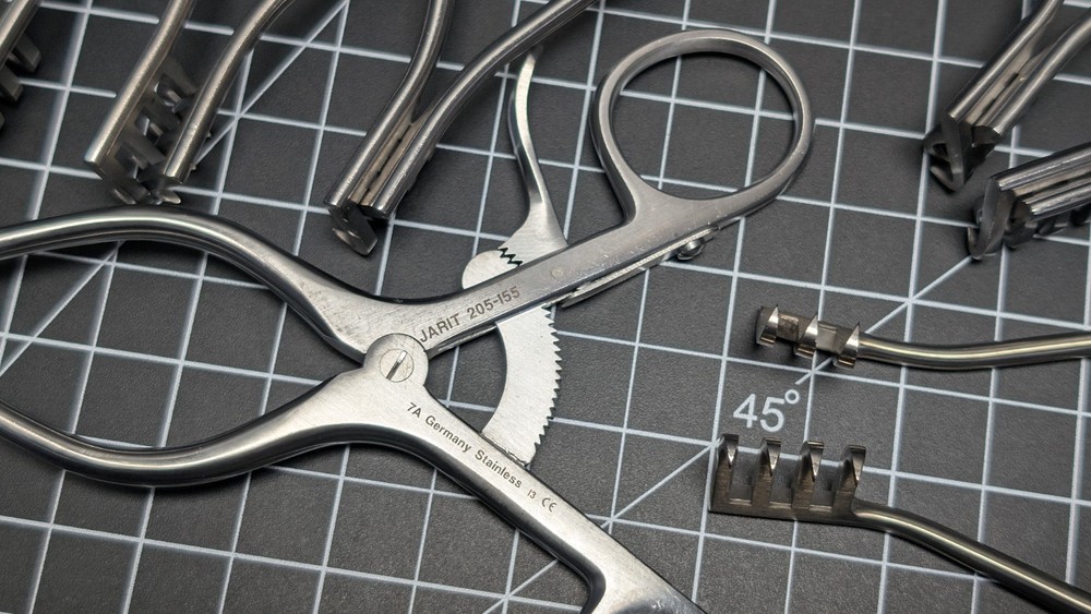 Jarit 205-155 / Codman 50-1196 Weitlaner Retractor 3 x 4 Teeth, Sharp, 6-3/8"