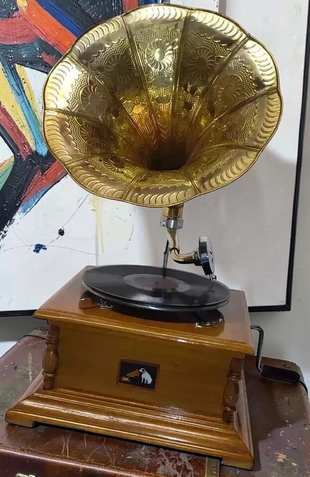 Antique Gramophone, Fully Functional Working Phonograph, win-up record player