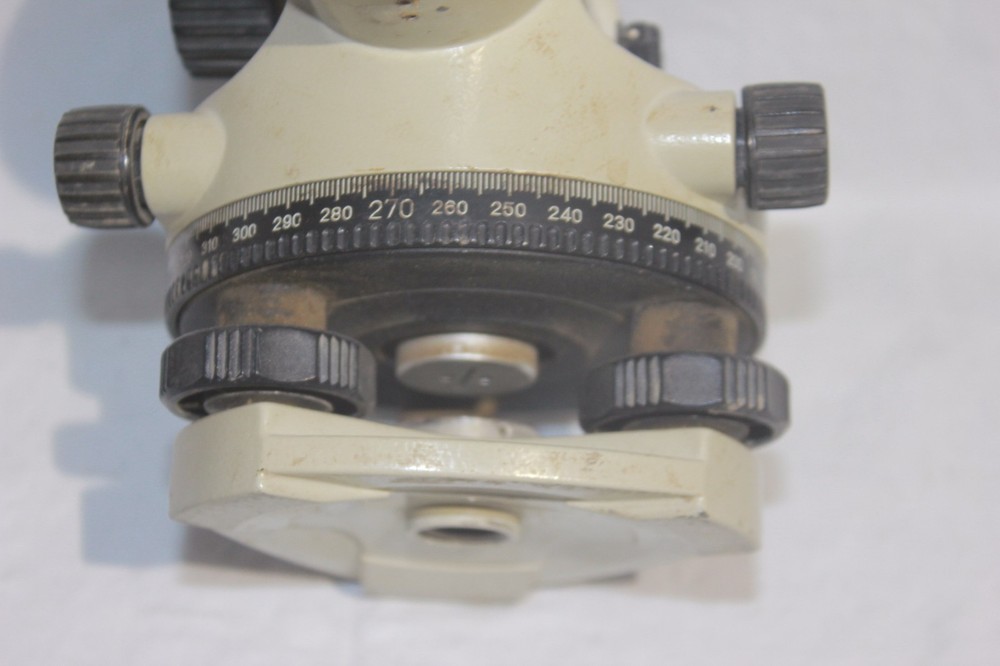 Futura AL-32 Automatic Level With Case (G11935-4 V-2)