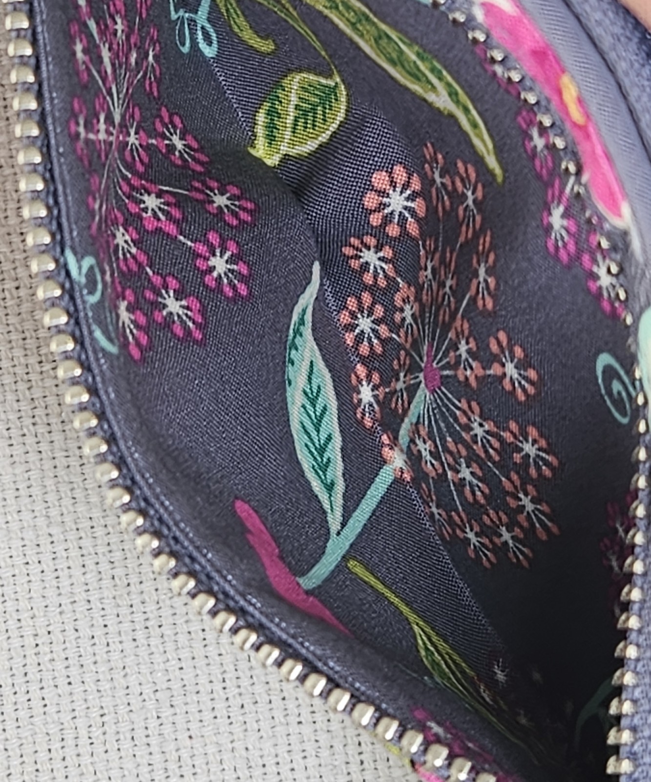 Vera Bradley Mickey Minnie Mouse Wristlet Wallet Gray Floral Excellent Condition