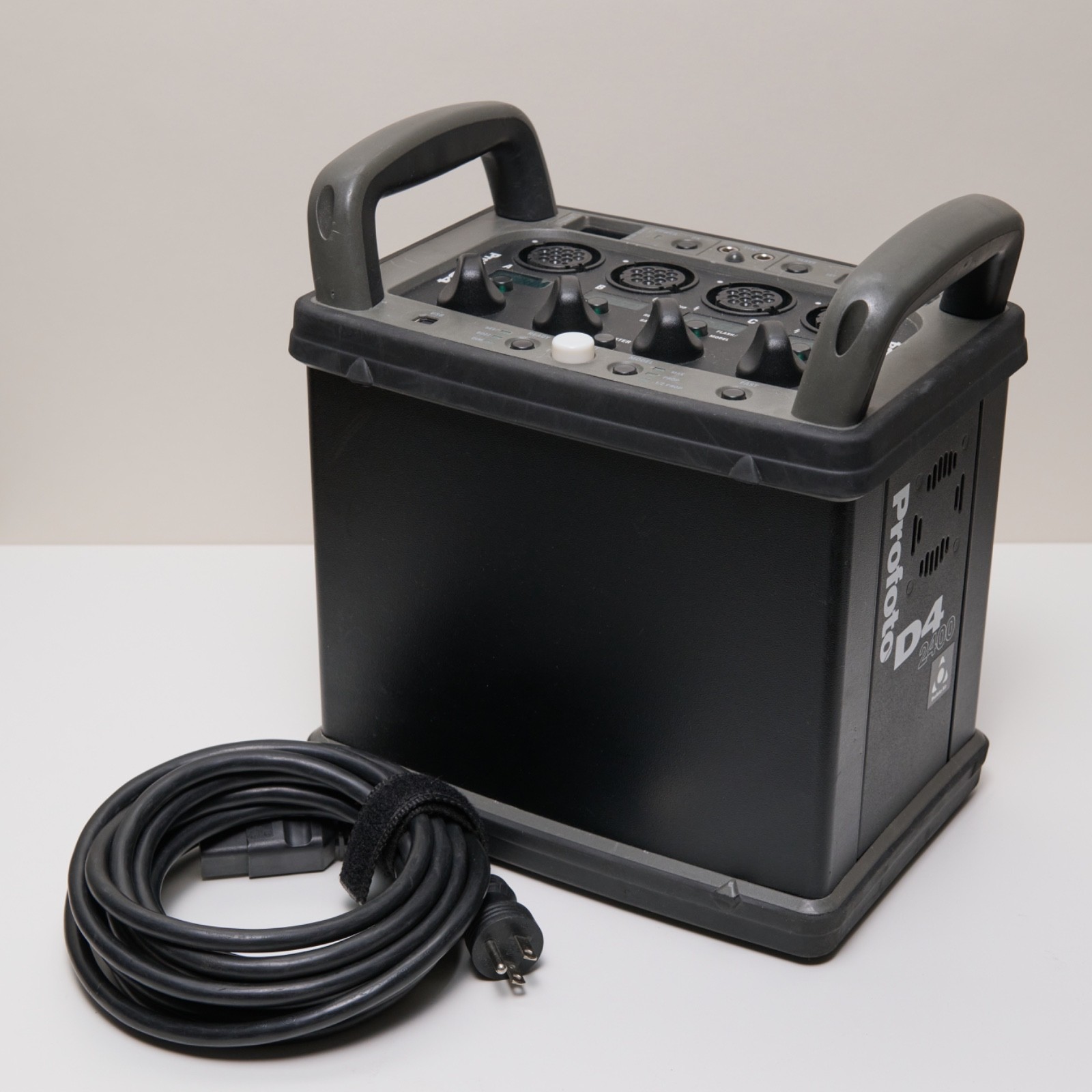 Profoto D4 air 2400 Watt/Second Power Pack. *Not firing - for parts only!