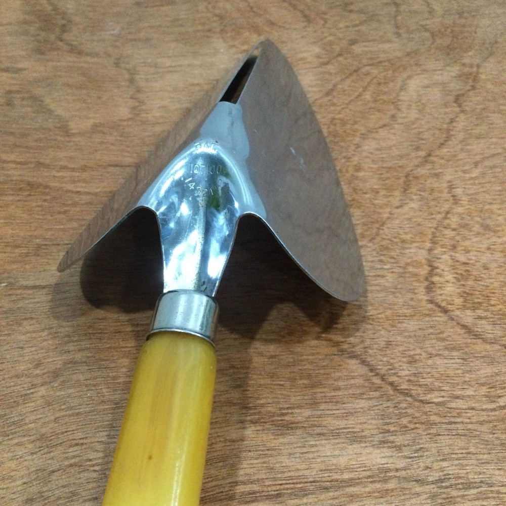 Vintage Butterscotch BAKELITE Pie Dessert Server 45 Degree Angle Kitchen