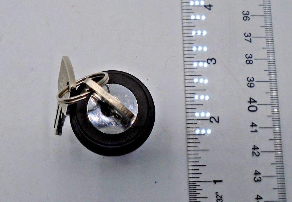 IDEC 2-Position Key Operated Selector Switch With 2 Keys Black Blue Round *32