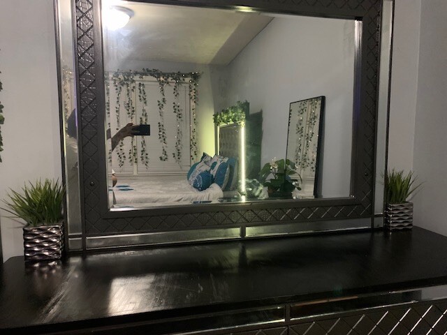 4 Piece Queen Bedroom Set