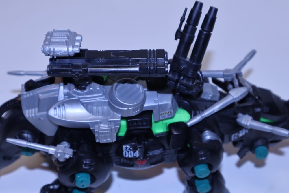 Tomy Zoids #004 DARK HORN Action Figure Model Kit Non-Functioning Display Only B
