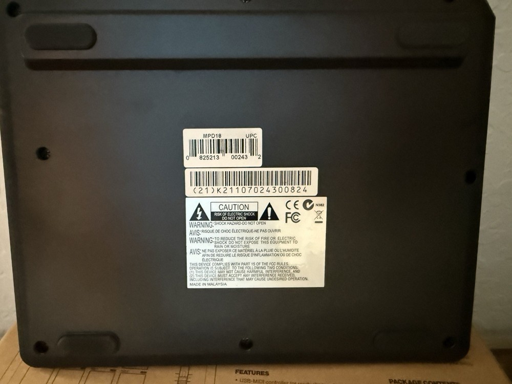 Akai MPD18 USB MIDI Pad Controller 16 MPC Pads w/ Software Disc Tested